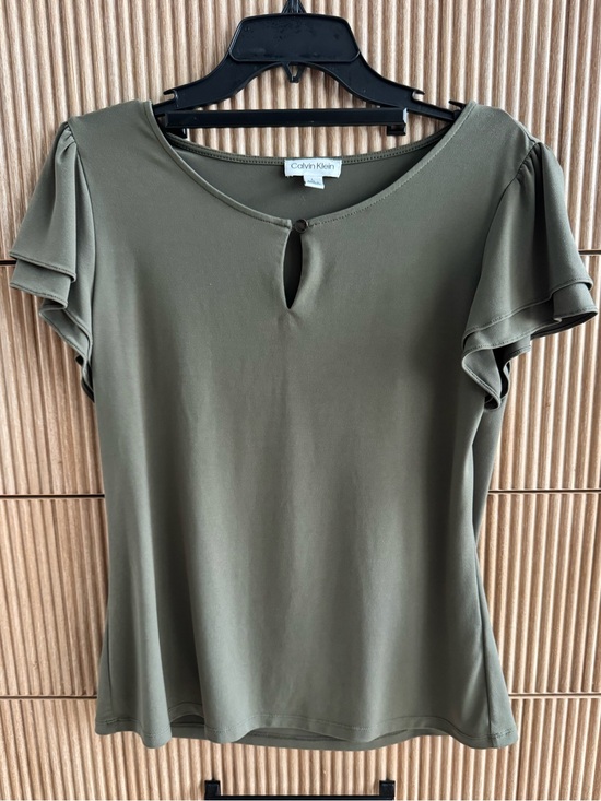Calvin Klein Tops - Women’s Calvin Klein Olive Flutter Sleeve Keyhole Tee
